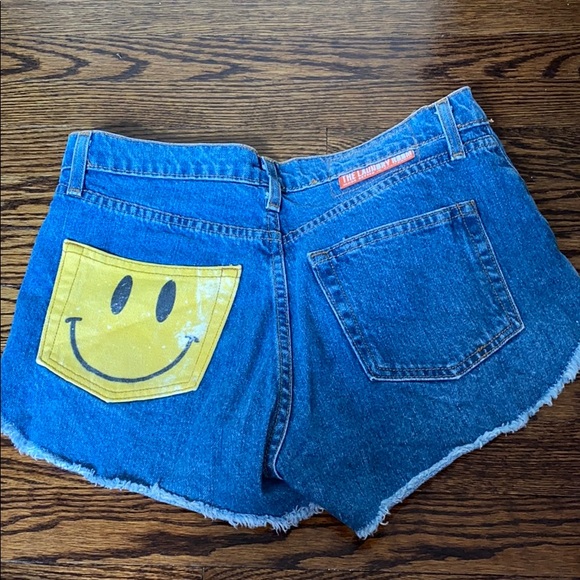 👖The Laundry Room Smiley Face Jean Shorts Size 25 - Picture 4 of 7